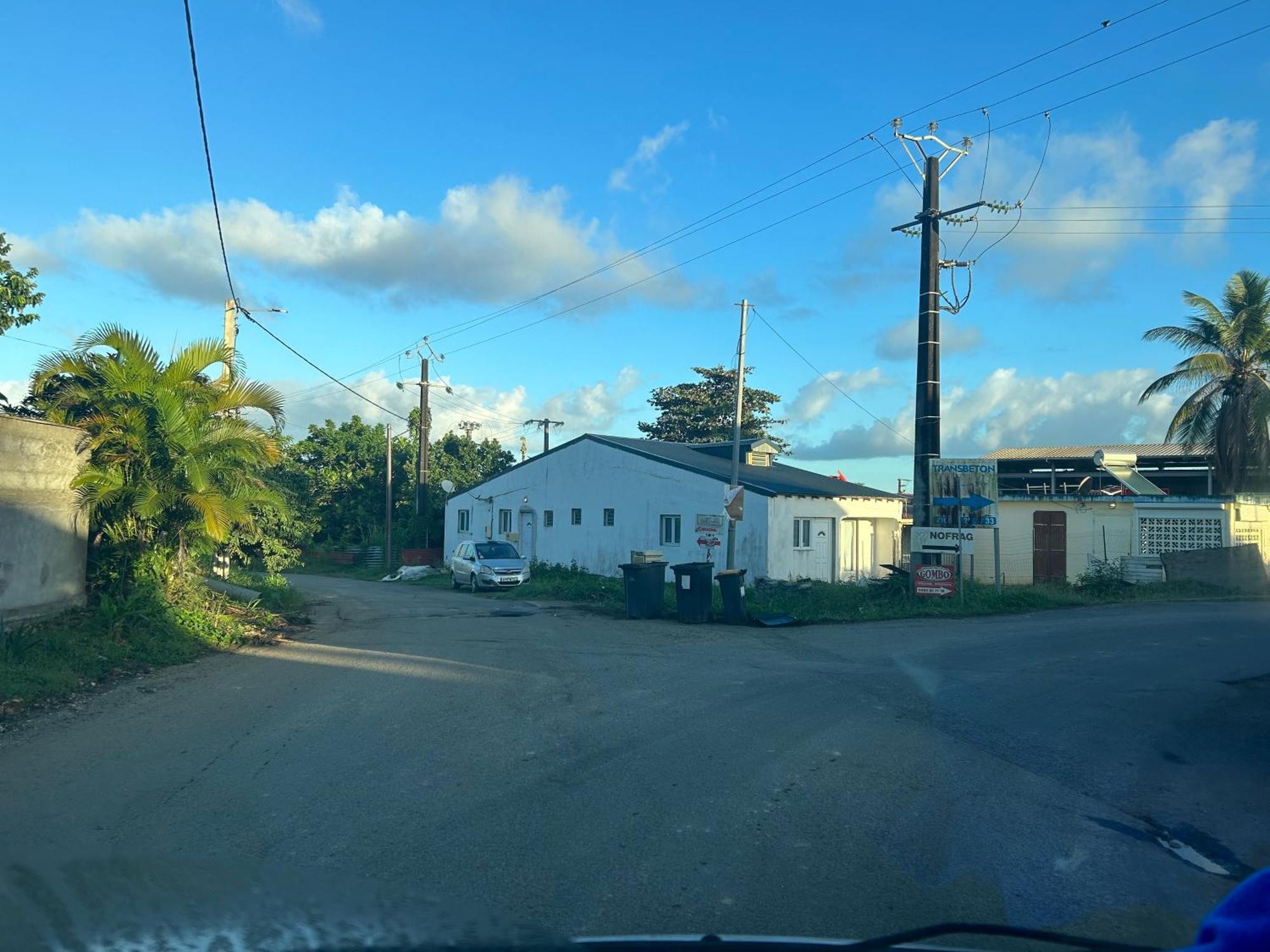 Joli Bungalow Fleuri Les Abymes Exterior photo